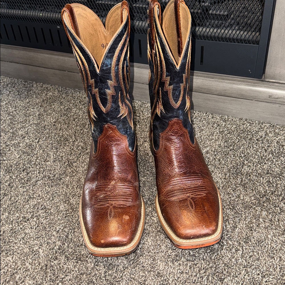 Men's Ariat Boots - Picture 3 of 5